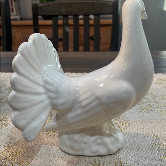 Elegant White Ceramic Bird Figurine - Picture 2 of 12